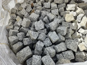 Kostka Granitowa 9/11 - Strzegomska