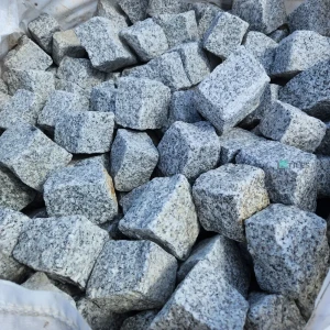 Kostka granitowa G602 Płomieniowana - Łupana 10x10x10 cm